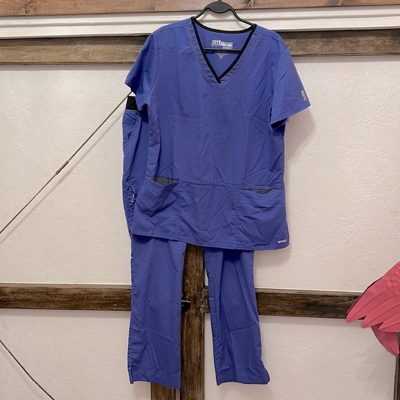 Grey’s anatomy Active scrub set in Blue - Picture 2 of 10